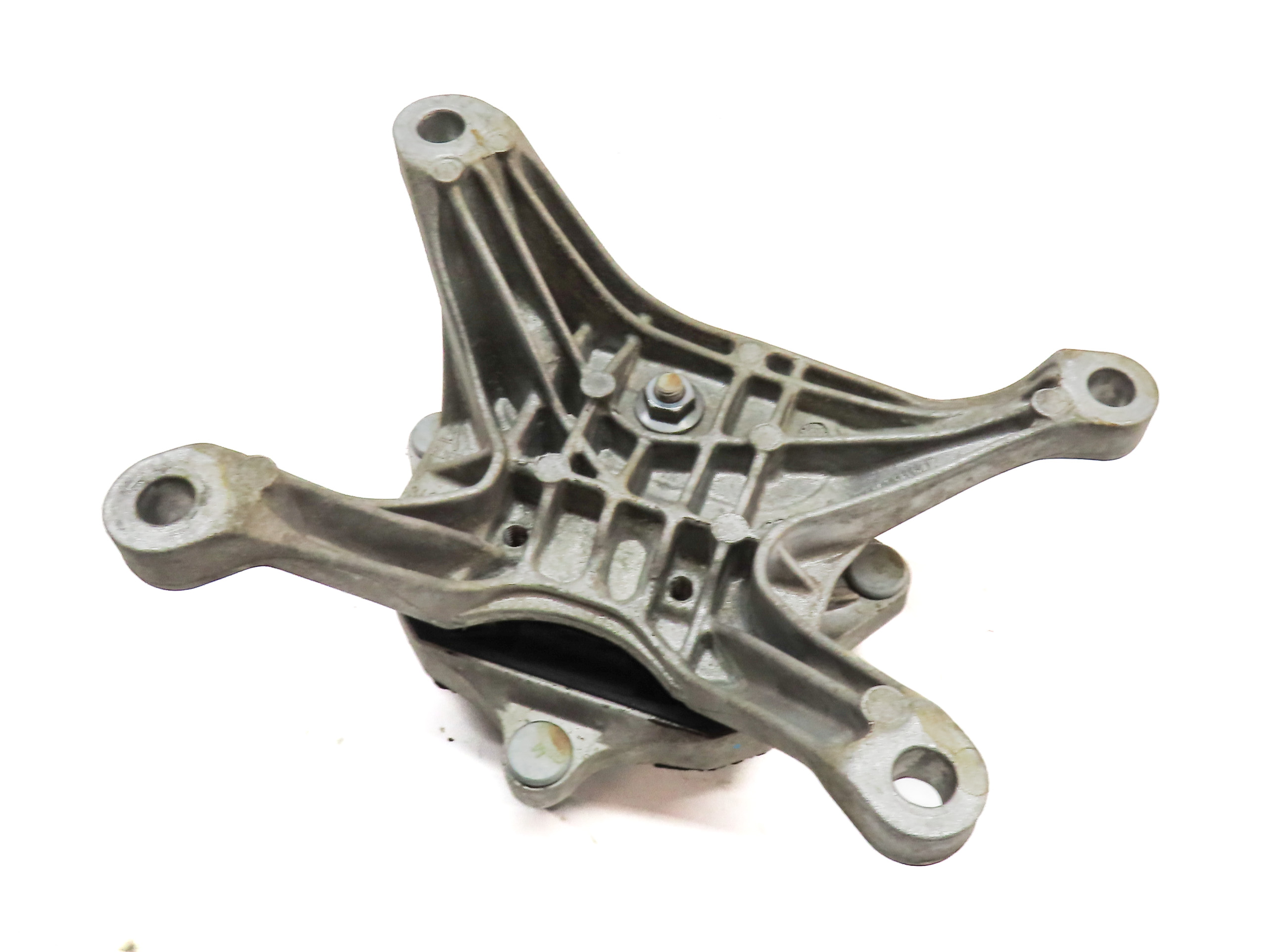 2017 AUDI A4 (B9 8W) 2.0L CYMC ENGINE AUTOMATIC TRANSMISSION MOUNT BRACKET — exact item pictured